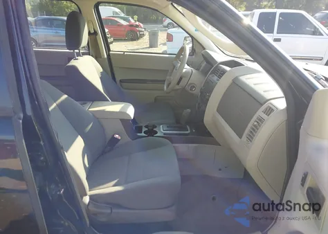 2010 Ford Escape Xls z USA, uszkodzony, nr VIN 1FMCU0C78AKB34461